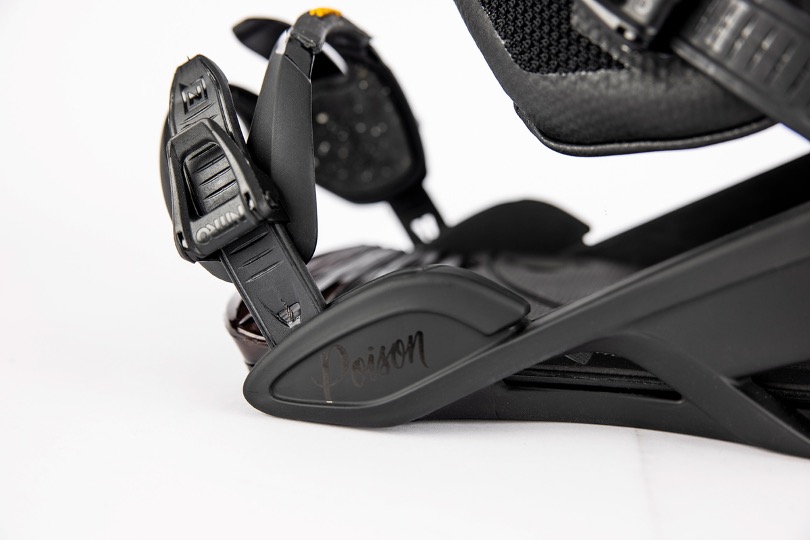 Nitro Poison Ultra BlackSnowboardspecialisten fra Sideways har ordet